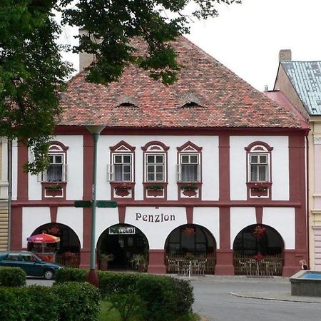 Restaurace A Penzion Podloubi Opočno Exteriör bild