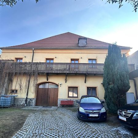 Restaurace A Penzion Podloubi Opočno Exteriör bild