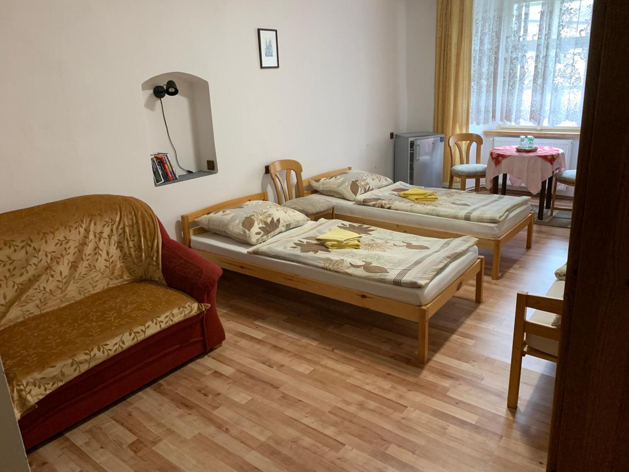 Restaurace A Penzion Podloubi Opočno Exteriör bild