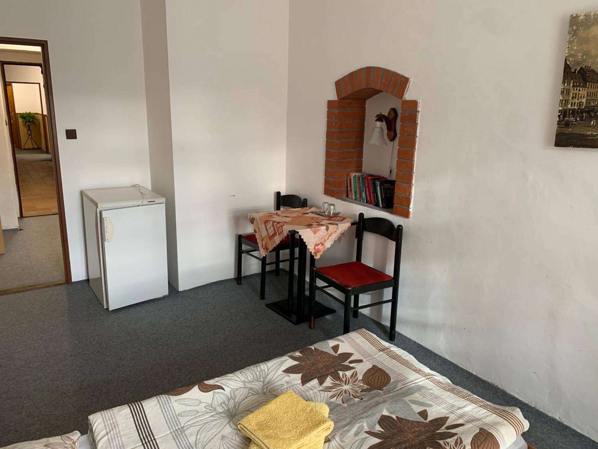 Restaurace A Penzion Podloubi Opočno Exteriör bild