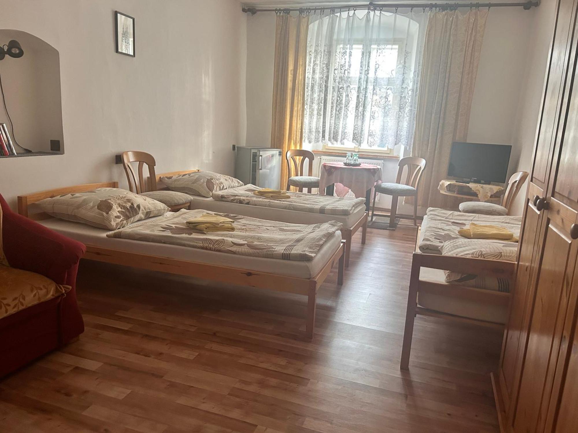 Restaurace A Penzion Podloubi Opočno Exteriör bild
