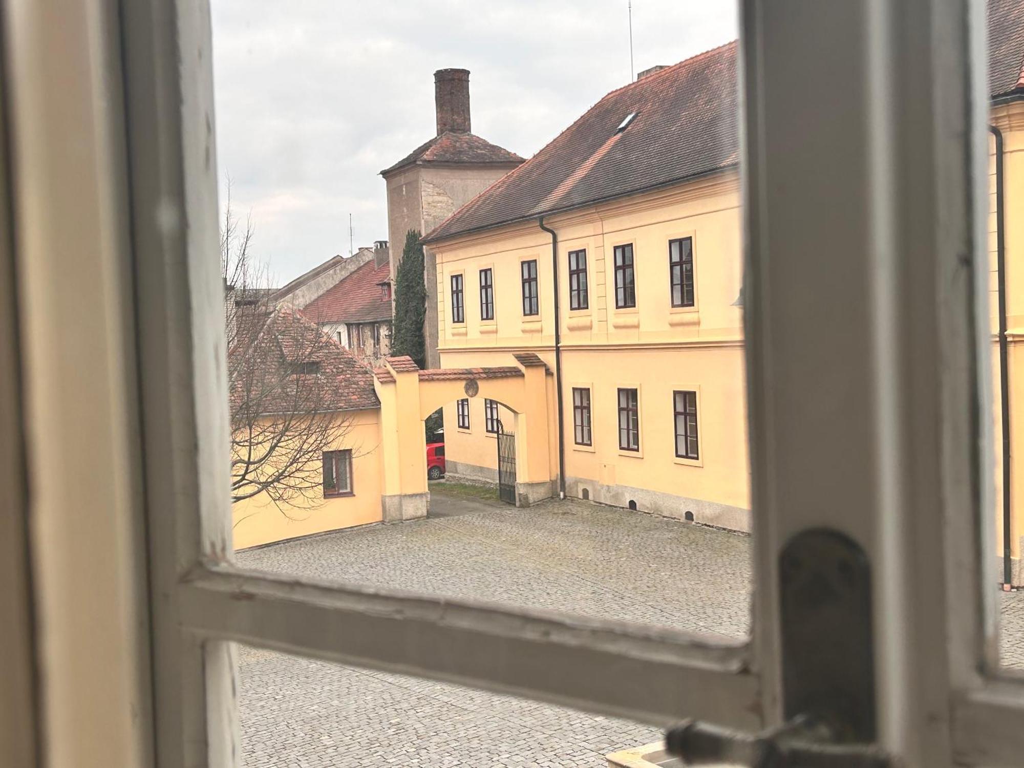 Restaurace A Penzion Podloubi Opočno Exteriör bild