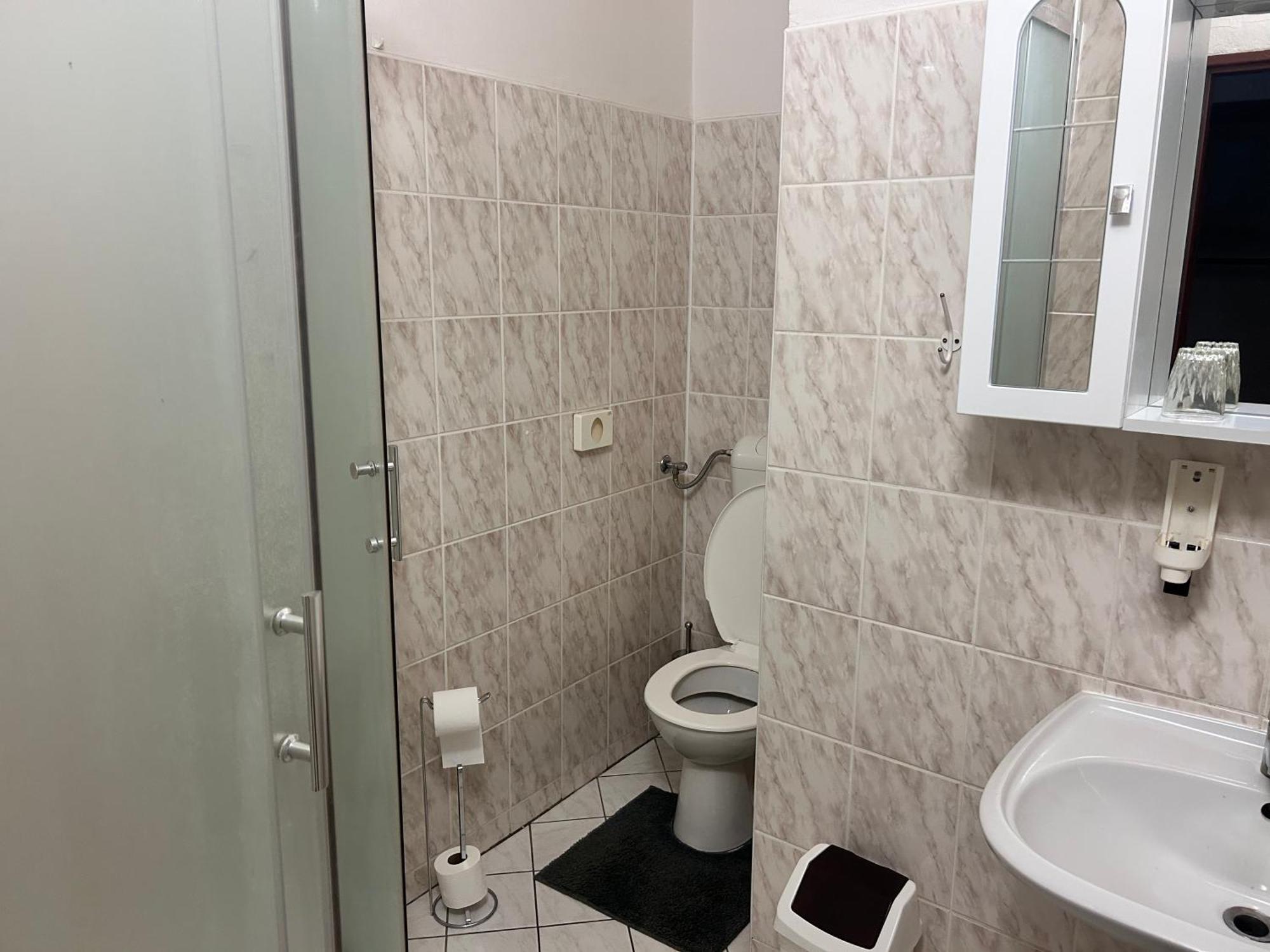 Restaurace A Penzion Podloubi Opočno Exteriör bild